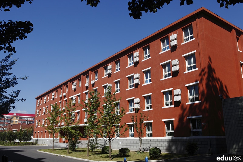 昌平一中校园环境设施一览(多图)