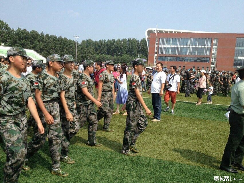 8月18日枫杨外国语中学军训最后一天观礼照片