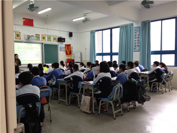 家长帮名校游--深中龙岗初级中学校园风光和招生情况介绍