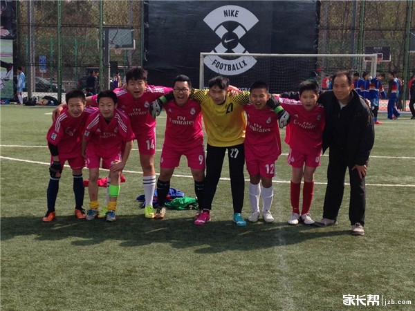 广渠门中学足球队荣获东城区奥城杯足球联赛亚