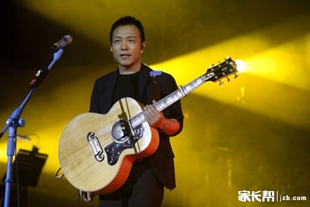 天天动听第三百二十五期:许巍的《旅行》_家长