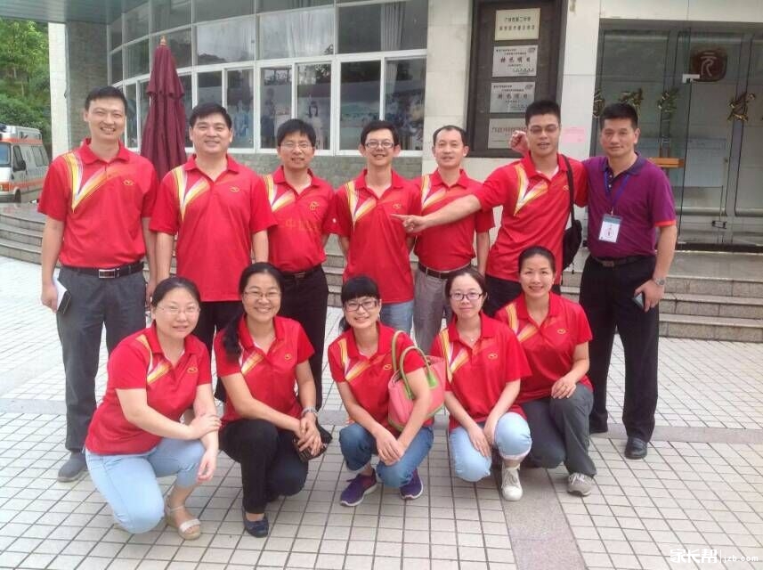 围观:广雅高考考场门前盛况_2015广州中考-广