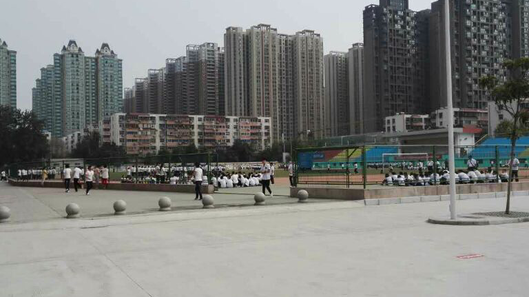 2015年郑州省实验文博英才学校军训现场_郑州