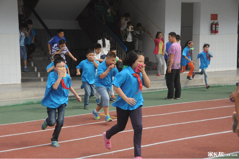 洛阳地矿双语学校认真组织开展2015年安全月