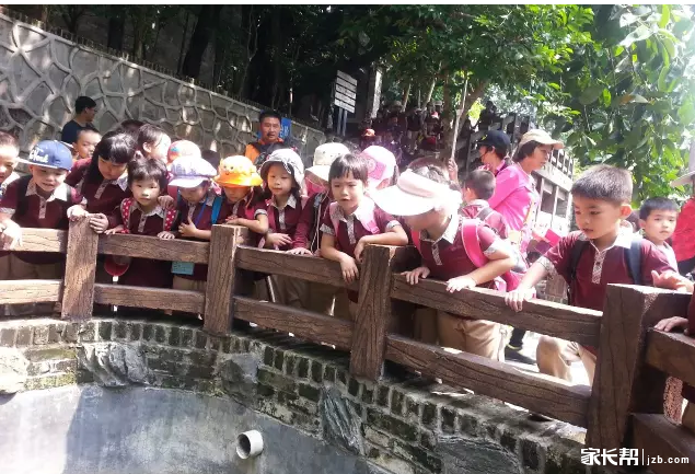 香洲一小一年级秋季实践活动,手拉手 去郊游,孩