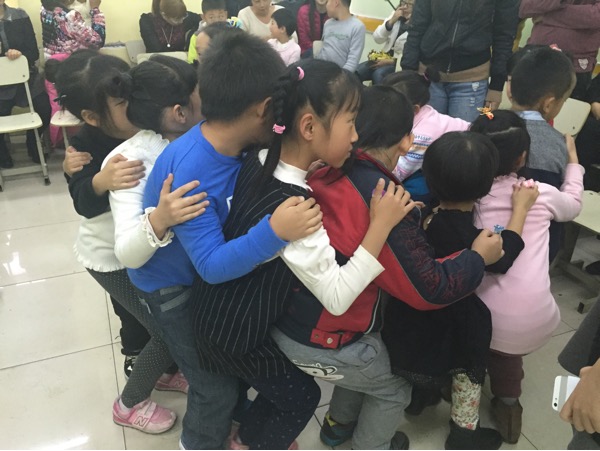 10月31日家长帮万圣节主题亲子心理团训游戏