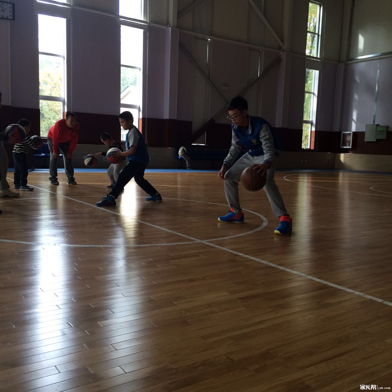 篮球原地拍球教案_小篮球原地拍球教案_篮球