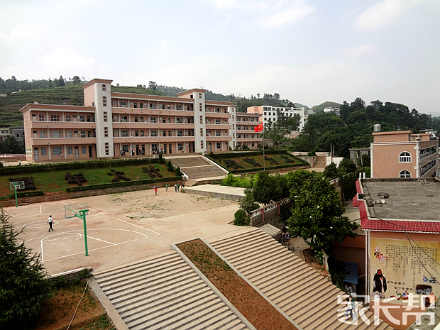 我眼中不一样的学校【六枝特区龙场乡中学】_校园风光