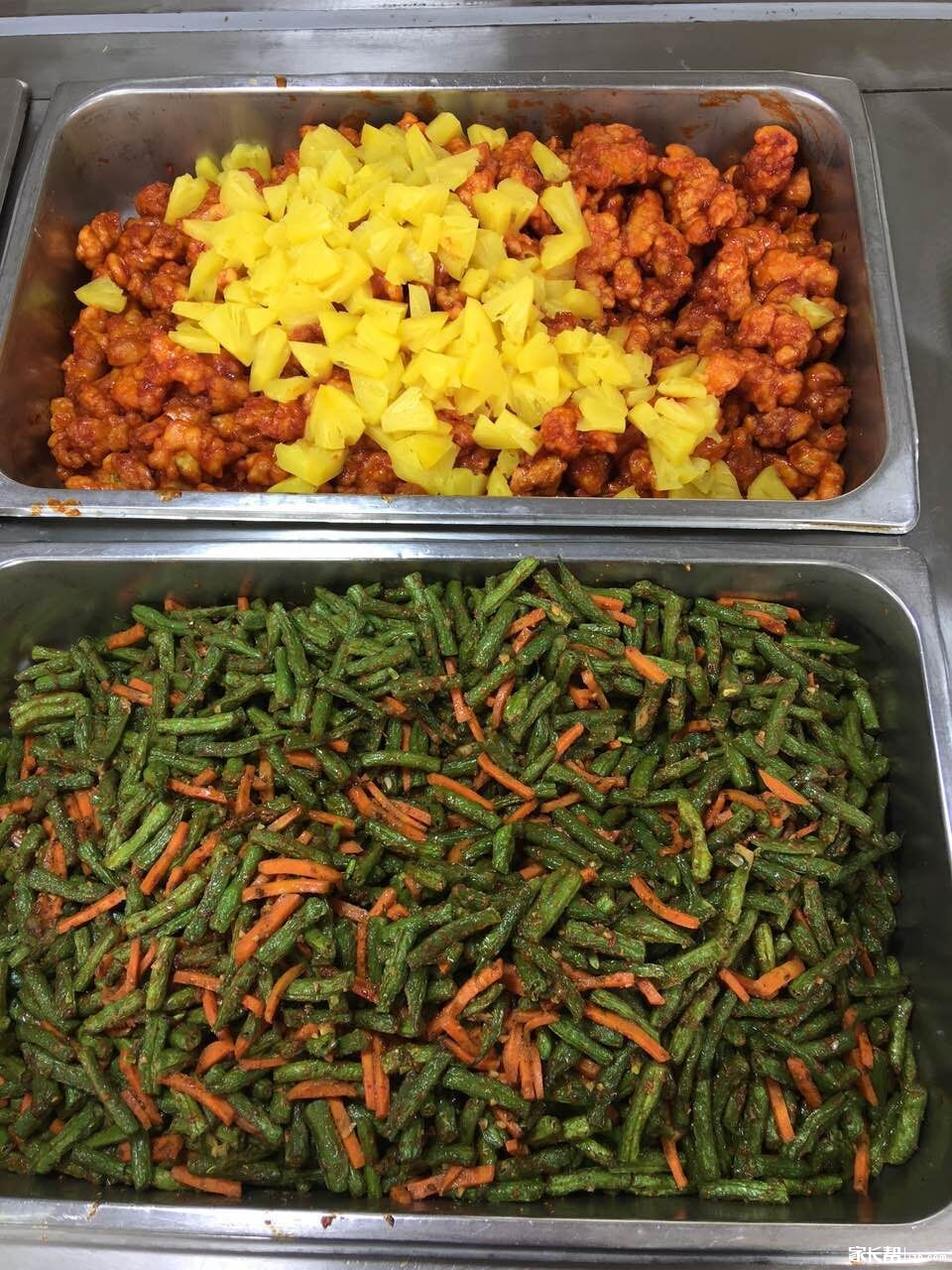 二中南校食堂菜色,看着就饿了!孩子们好口福 -