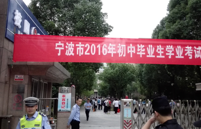 民办高中一年费用各多少(宁波荣安实验中学。