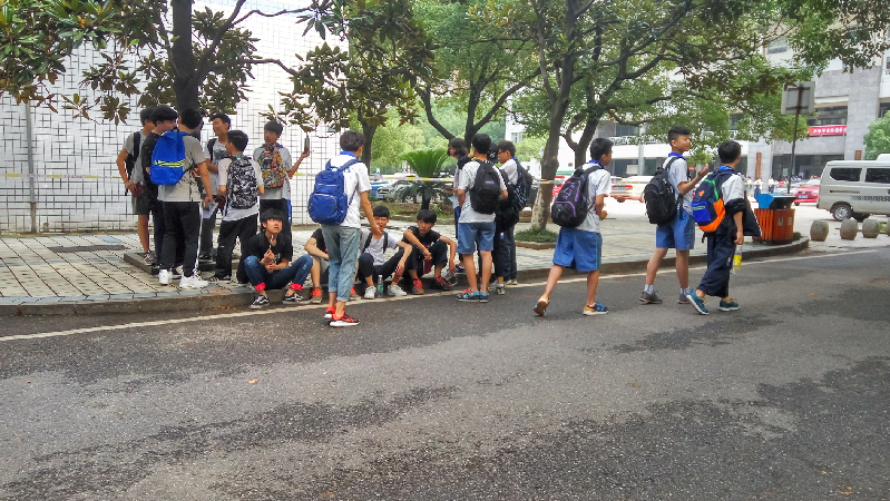 【直击中考现场】长沙外国语学校考点,一遍的