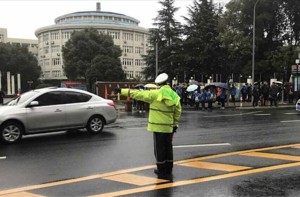 #我在春考现场#考场附近信号都被屏蔽了,打不