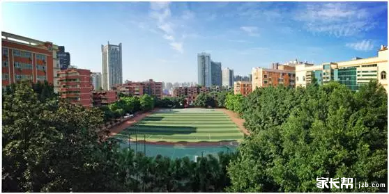 17家长帮名校游第一站:走进重庆的一外、世界