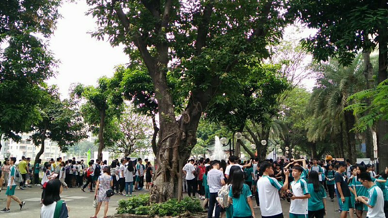 昨天参观了仲元中学的家长们上几张图说说那学