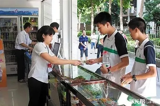 学校小卖部零食_学校小卖部收入入账(2)