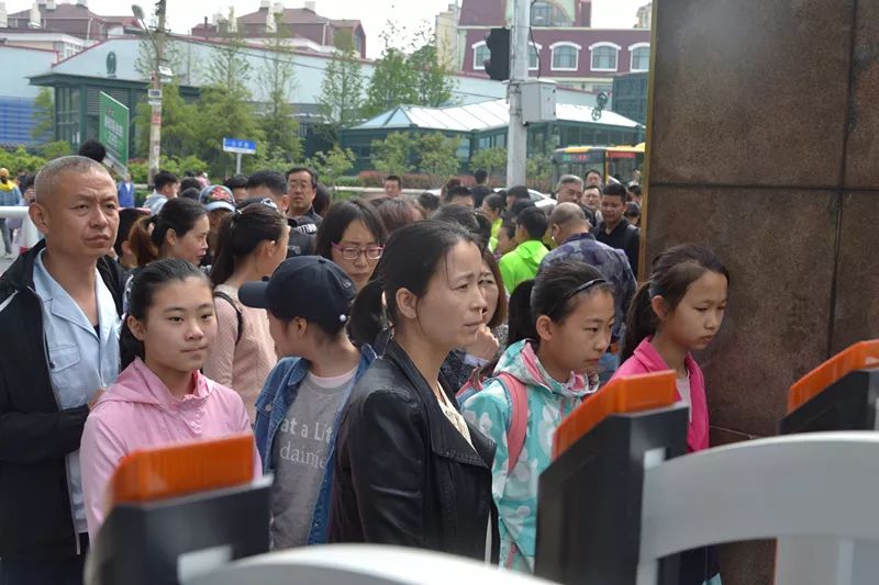 青岛局属初中很火,看看青岛实验初中和37中报