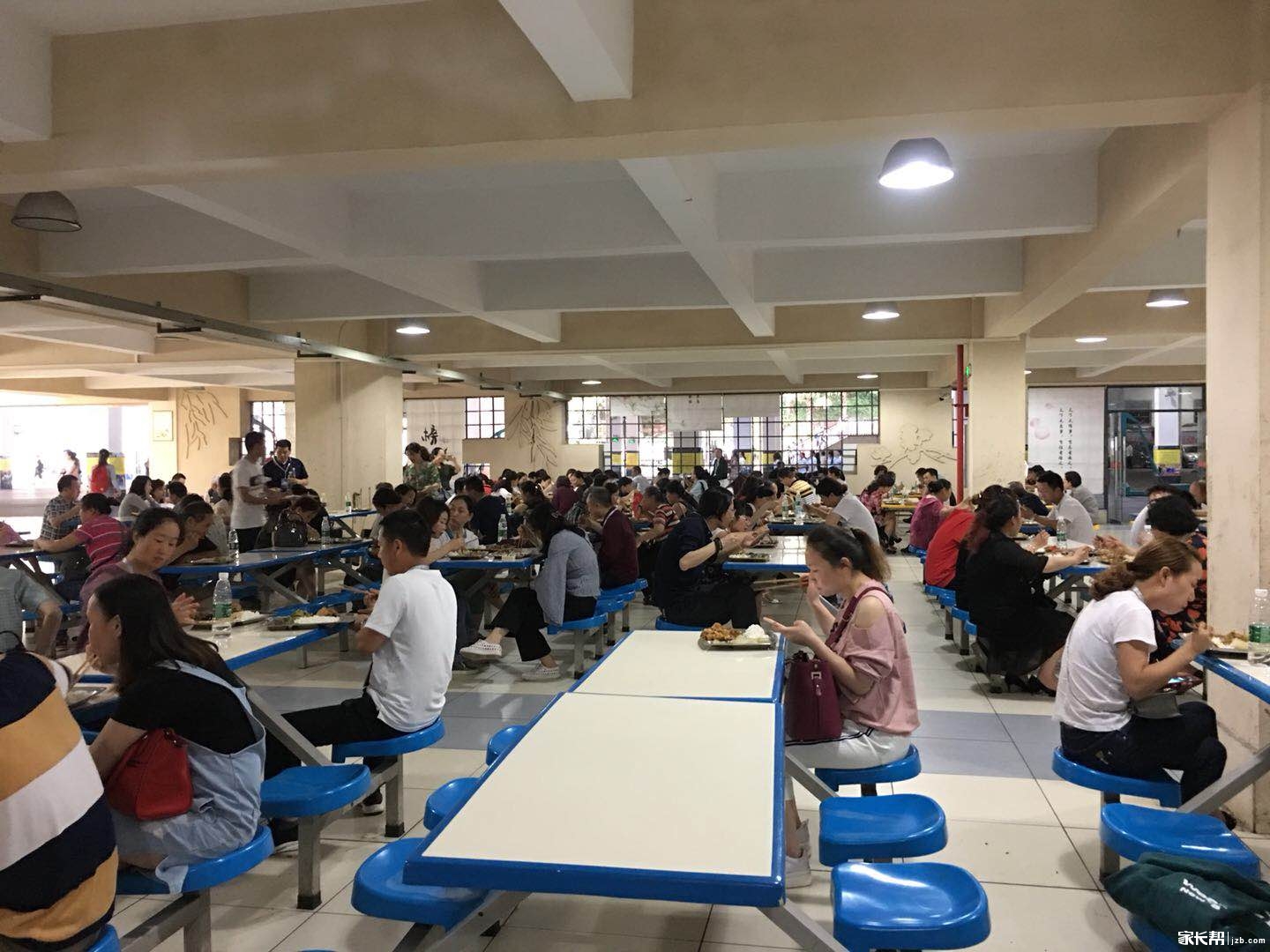 食堂2.jpg 食堂2.jpg