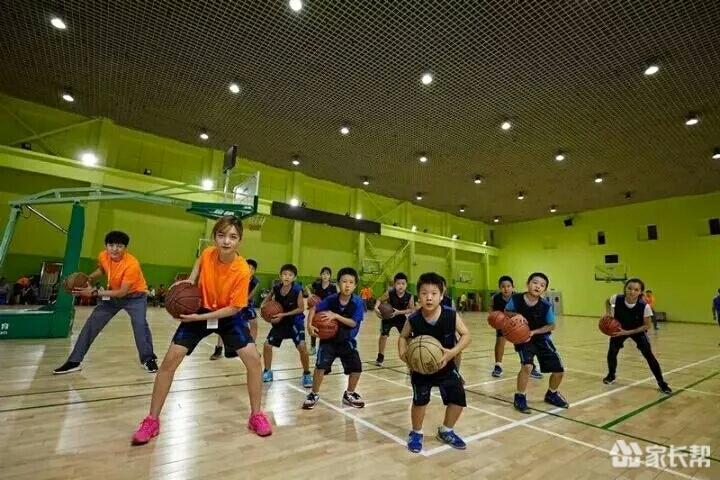 动因体育青少年篮球羽毛球网球足球培训!