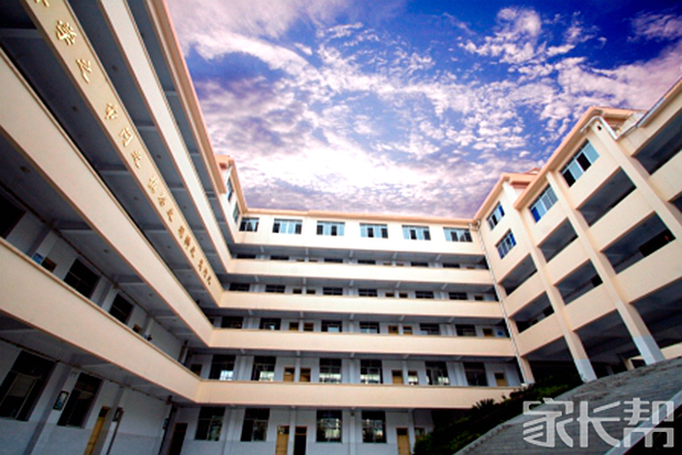 我眼中不一样的学校【黔江县新华中学校】_重庆校园风光_家长帮