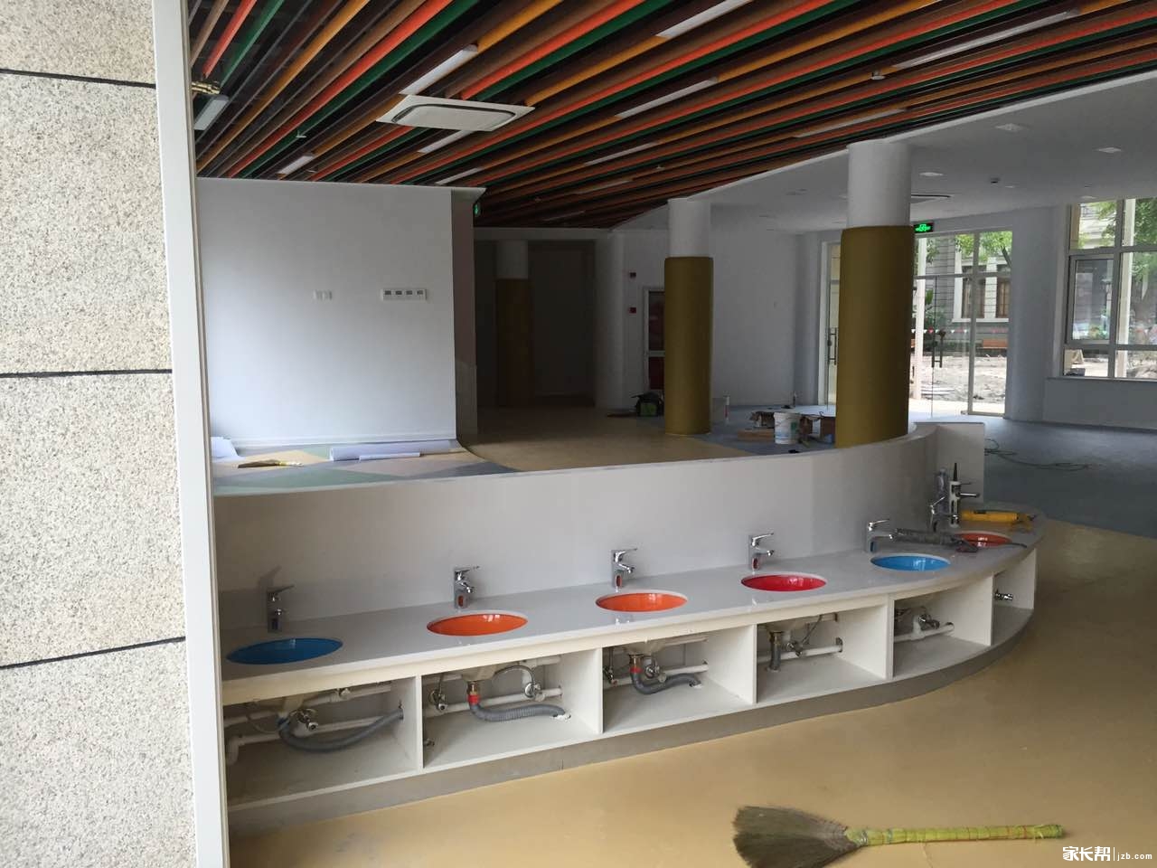 静安区 南西幼儿园 有收到录取通知书没?