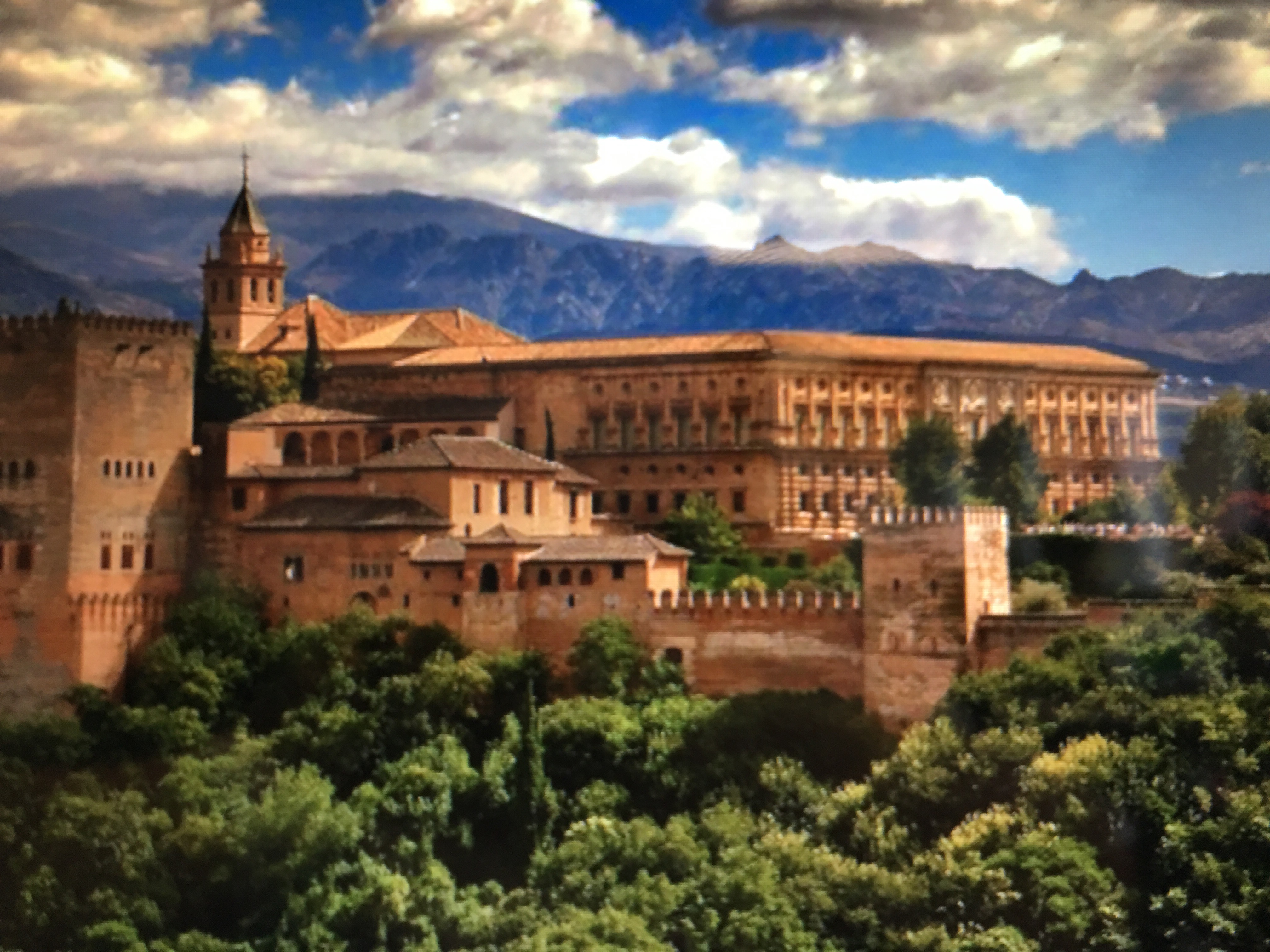 位于格拉纳达市的阿宫是融合了天主教和阿拉伯教的