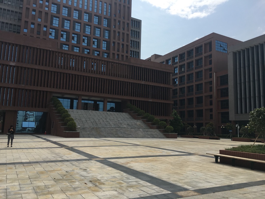 17直击:神秘的广州中学凤凰校区,到底是怎样的高中?